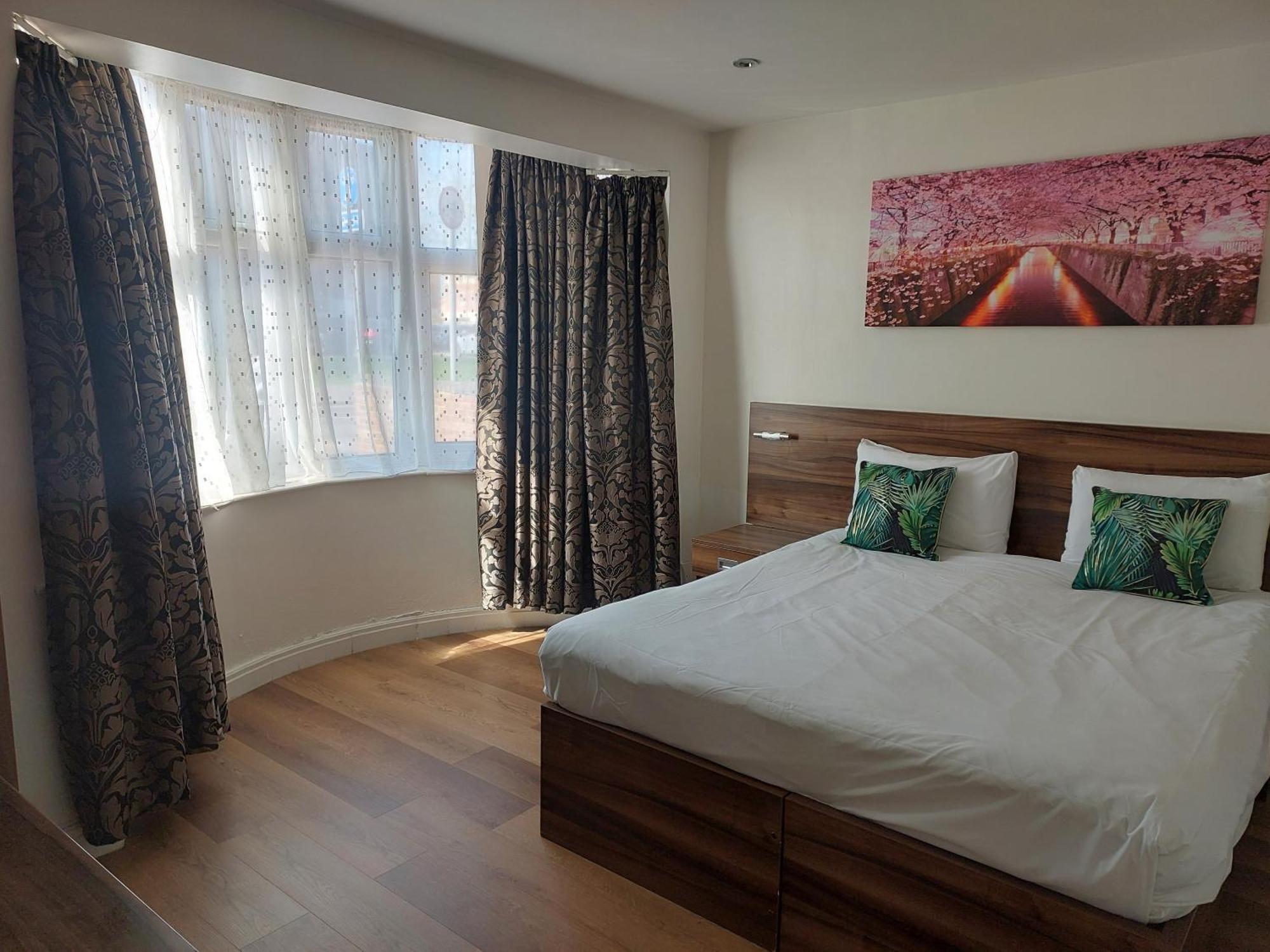 Langley Guest House Nr Pinewood Studios Slough Eksteriør bilde