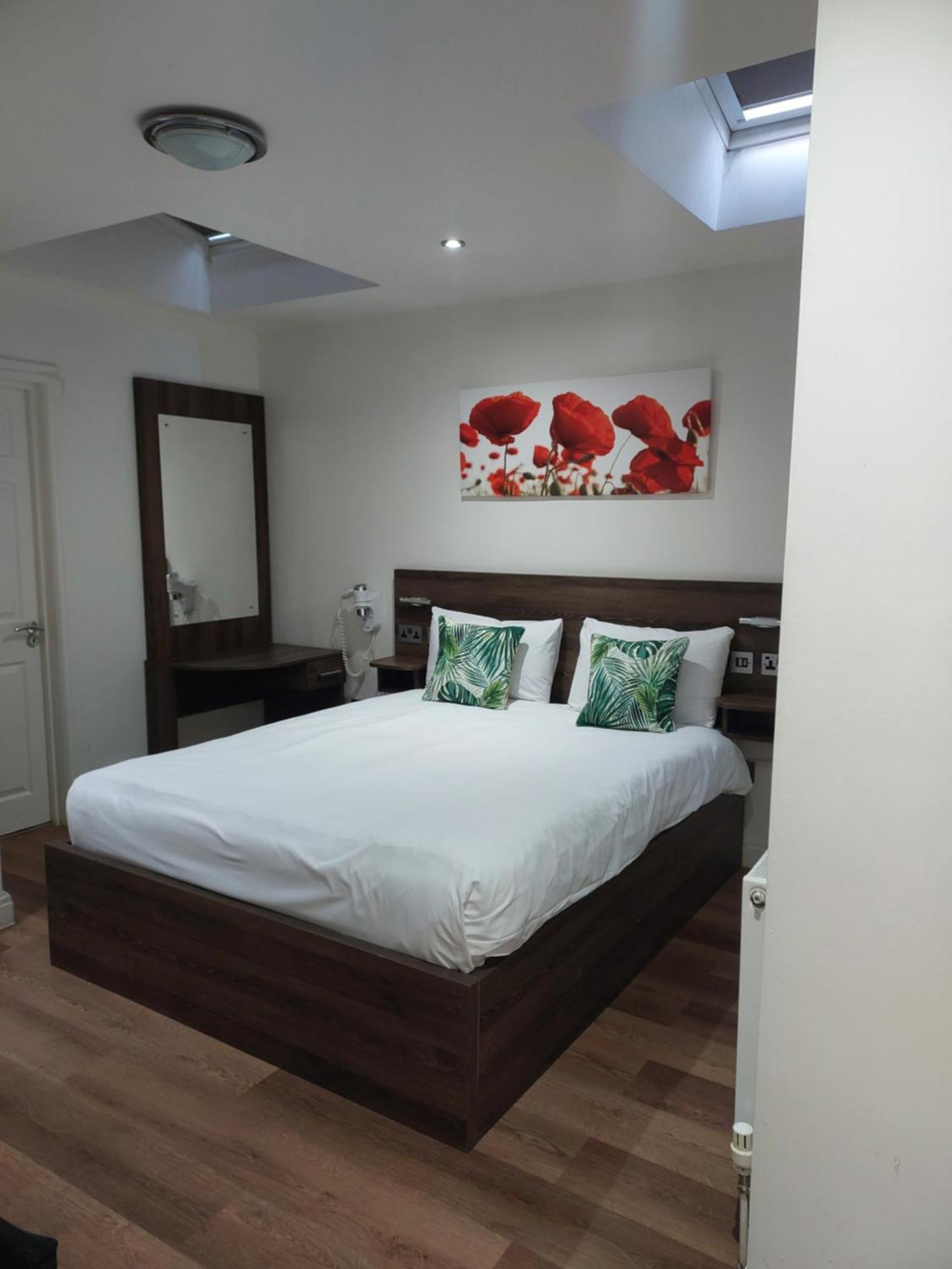 Langley Guest House Nr Pinewood Studios Slough Eksteriør bilde